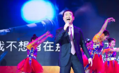 “國民公公”王健林火了，首富玩起了搖滾